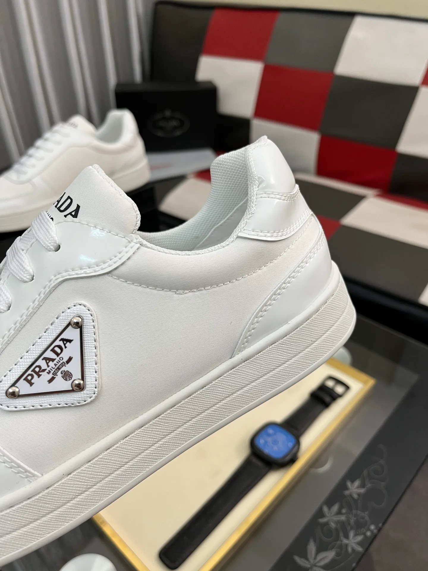 Men's shoes 💰440⌚️⌚️【PRADA】Prada ~ unique and casual style. New models from Prada official website are coming [Celebrate][Celebrate]🏃High-end brand casual shoes ➕Full set of packaging😍😍 Men's 2023 counters are on sale simultaneously, Italian imported brands select first-layer Italian cowhide. 🐑Sheepskin lining (refuses to discolor and rub feet) Sole: Original sole specially provided by the original factory 🎬Better in kind Size number: 38-444️⃣Colors available